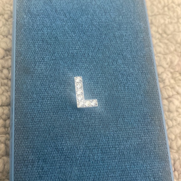 L Charm for bracelet or necklace - Picture 1 of 3